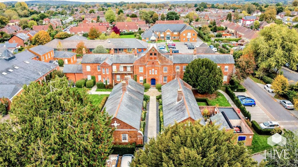 Property photo 1 of 21 Barton Hall, Fordingbridge