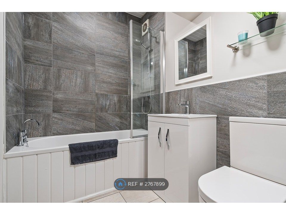 Property photo 2 of 7 Luxury Bathroom