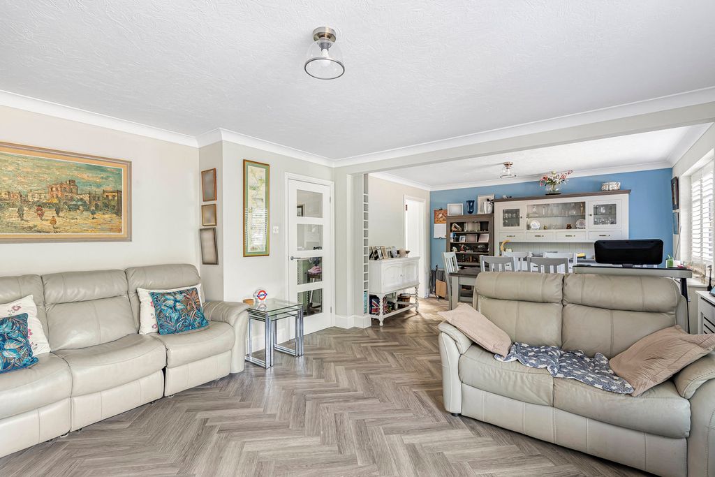 Property photo 3 of 19 Living Room
