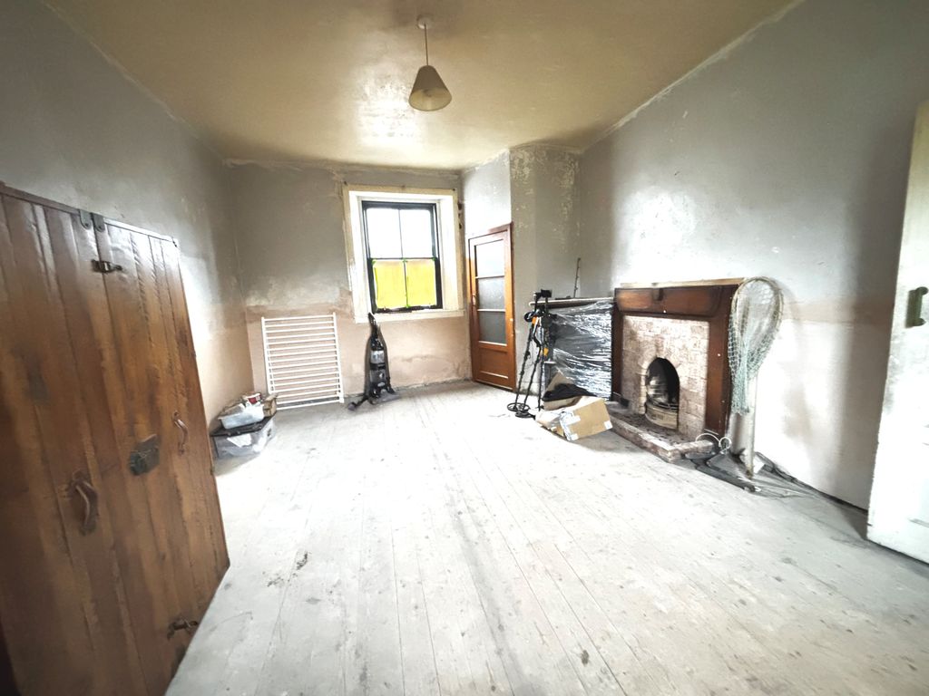 Property photo 3 of 12 Kitchen