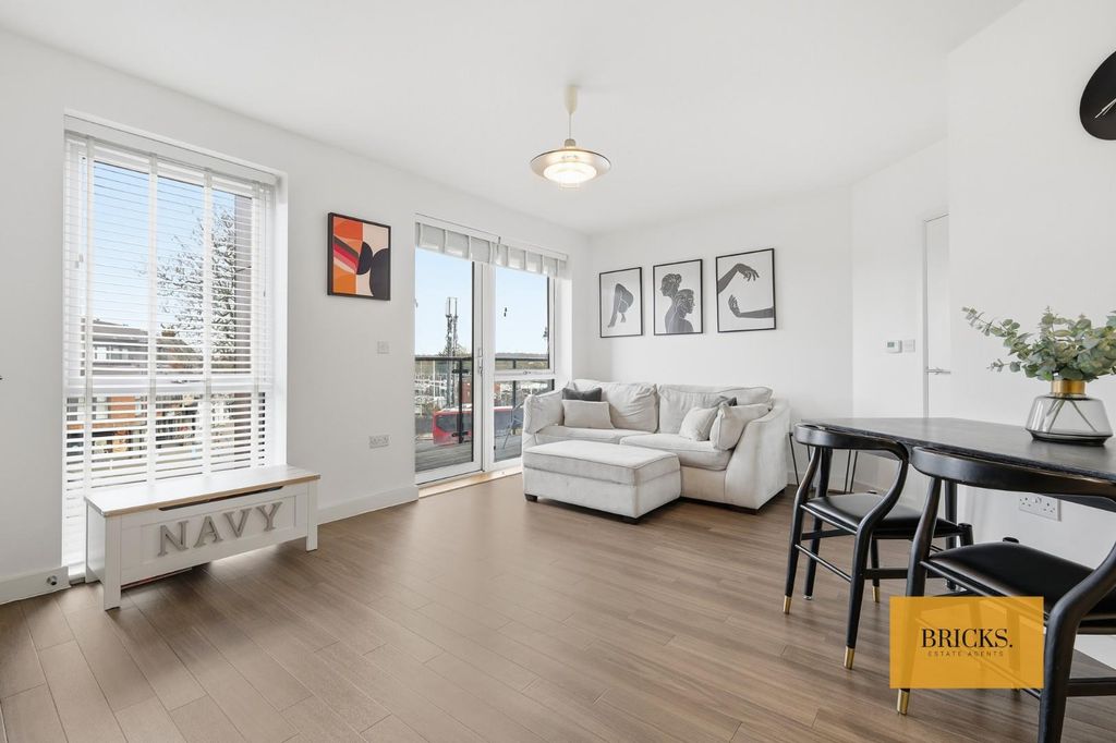 Property photo 3 of 23