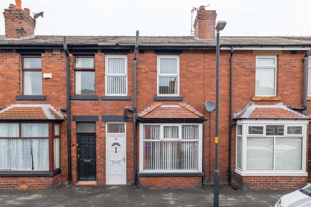 Property photo 1 of 16 Front External