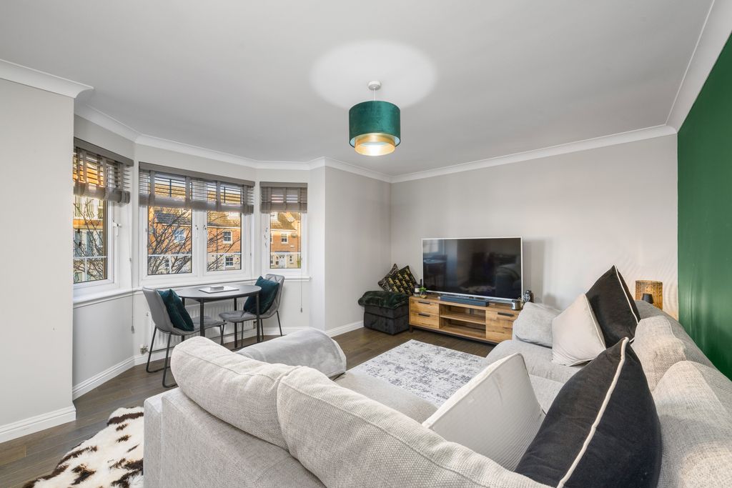 Property photo 2 of 15 24 Owen Stone Street 09