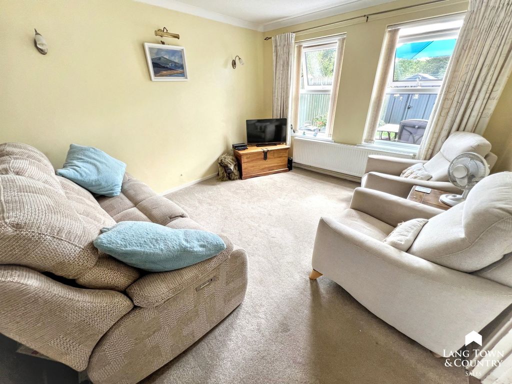 Property photo 2 of 13