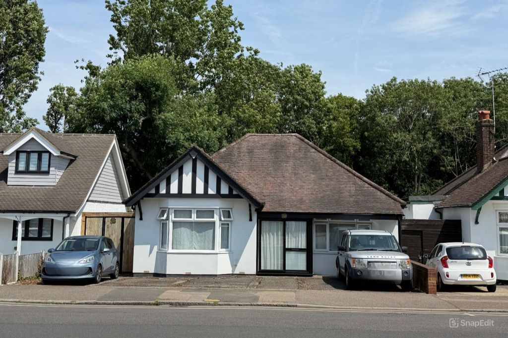 Property photo 1 of 23 10 Brooklyn Avenue, Loughton, Essex Ig10 1Bl