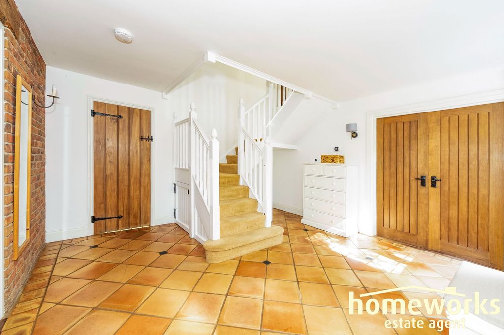 Property photo 3 of 28