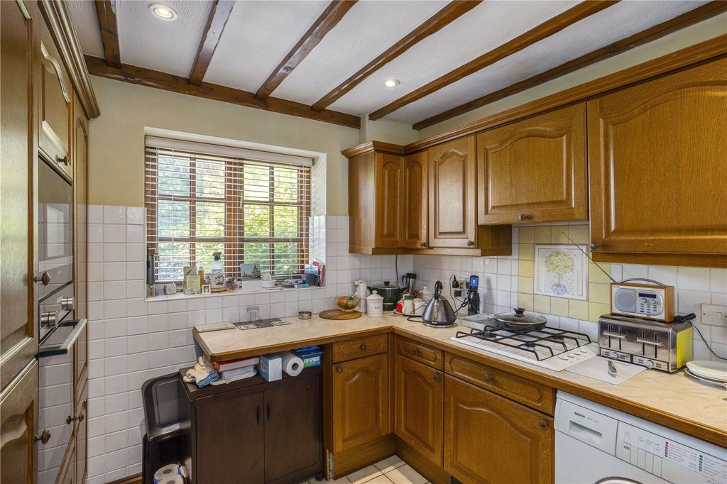 Property photo 2 of 10 Kitchen