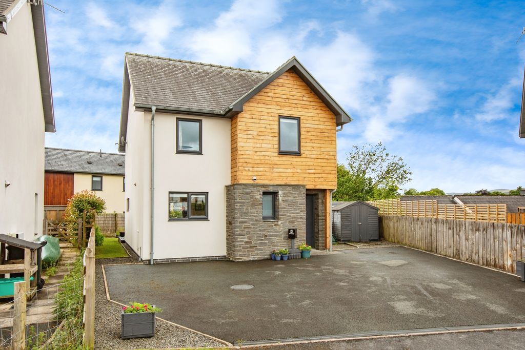 Property photo 2 of 15