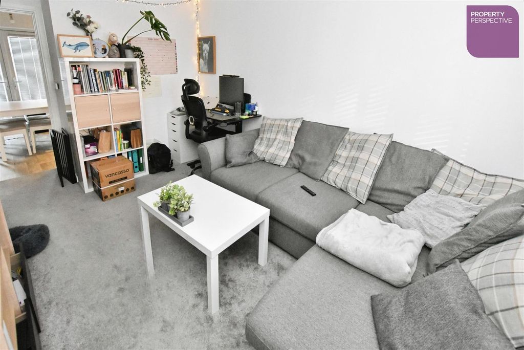 Property photo 3 of 14 Living Room