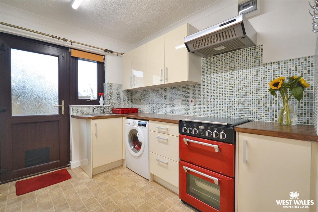 Property photo 2 of 23 Kitchen