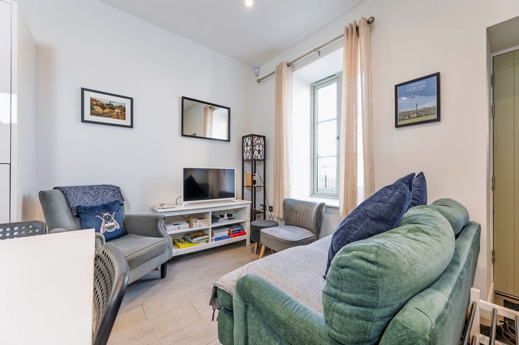 Property photo 3 of 12 Living Space