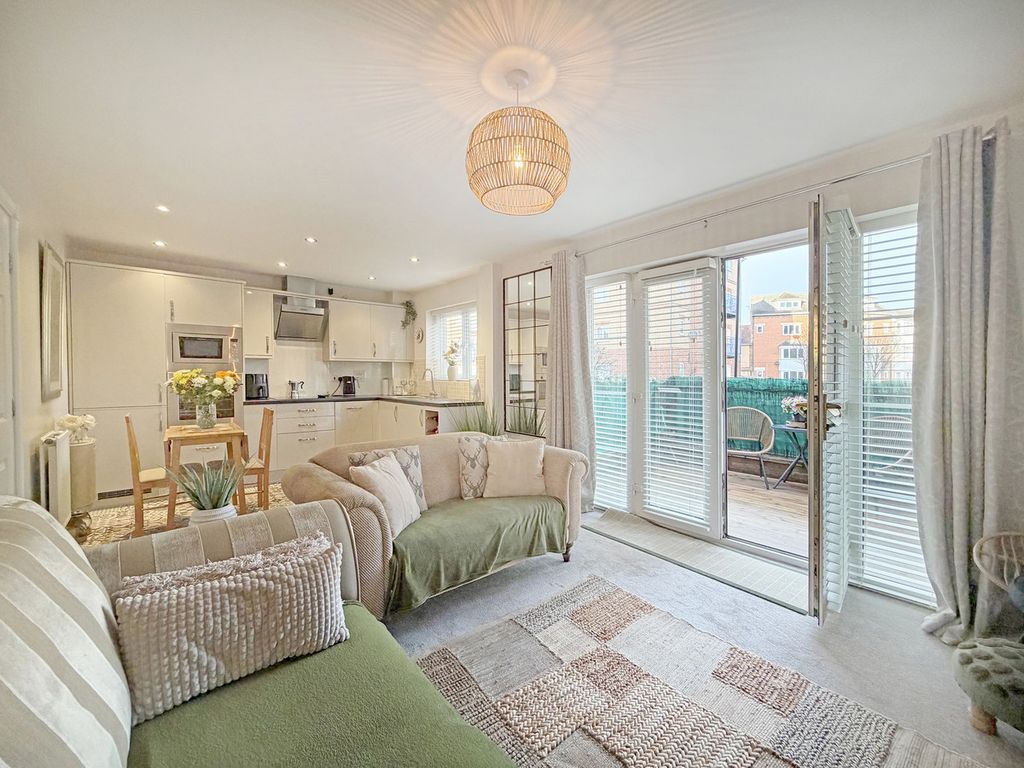 Property photo 2 of 21