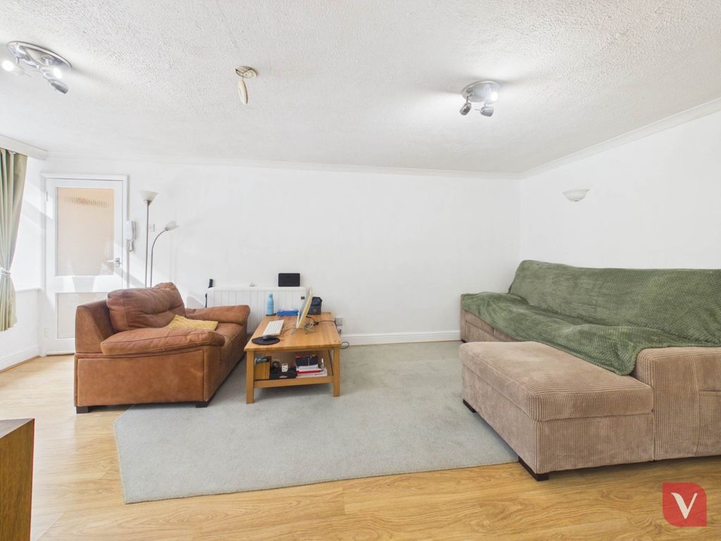 Property photo 3 of 9