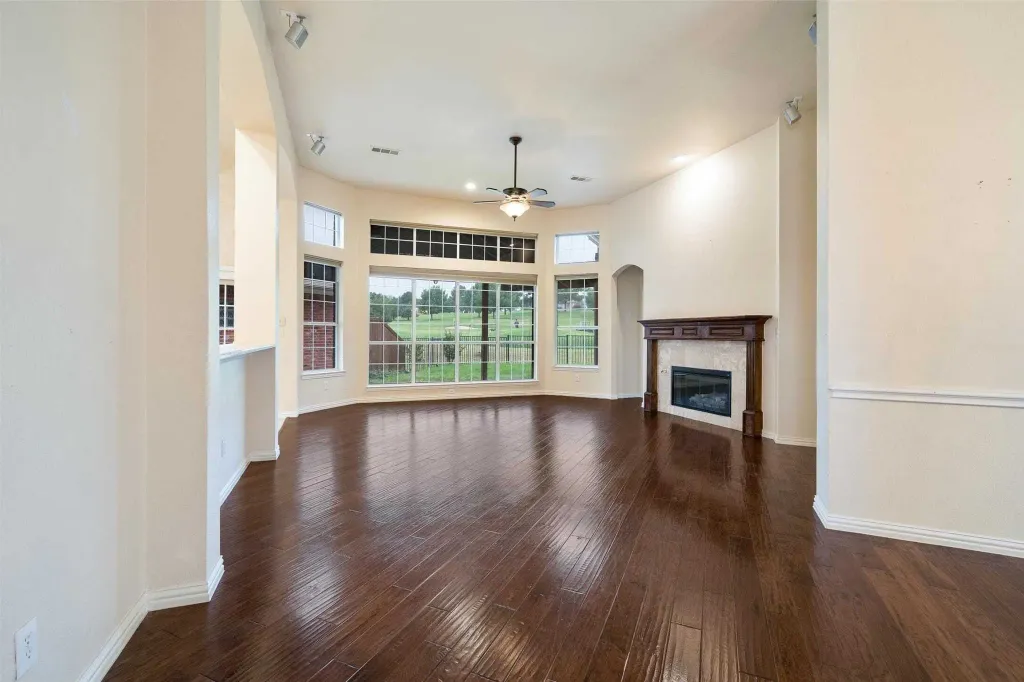 Property photo 3 of 19 <Alttext/>