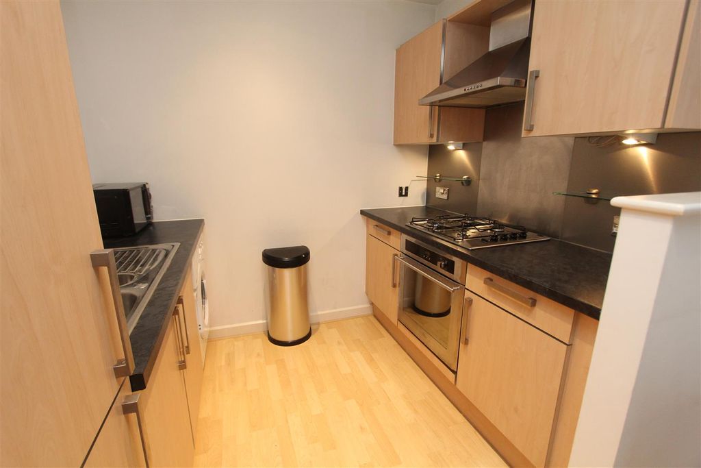 Property photo 3 of 10 Kitchen.Jpg