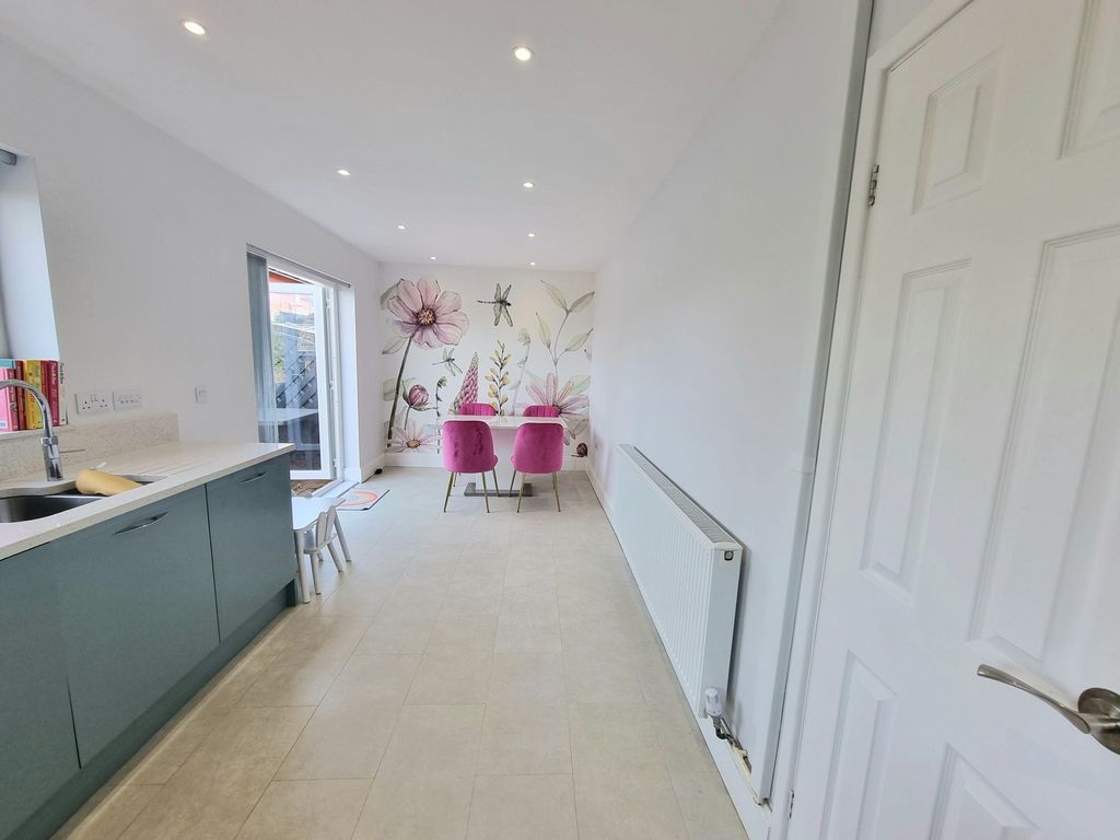 Property photo 2 of 33