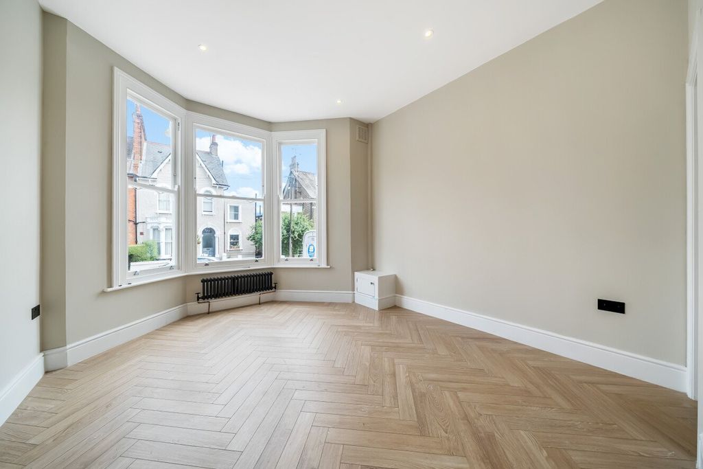 Property photo 3 of 19 Picture No. 15