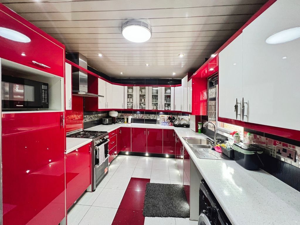 Property photo 3 of 16 Kitchen
