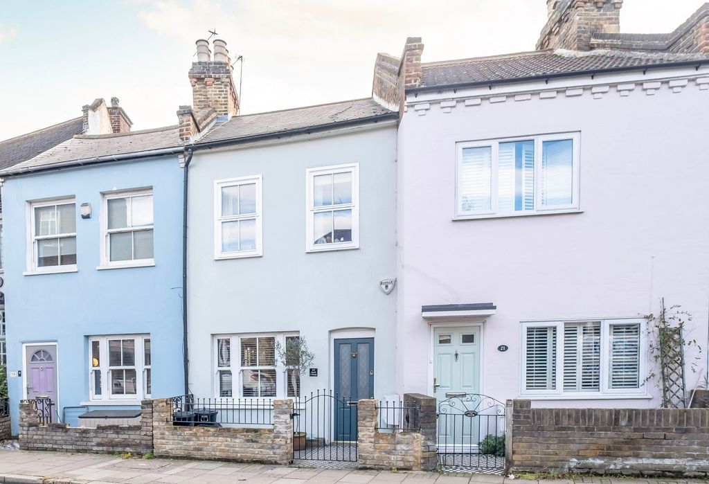 Property photo 1 of 12