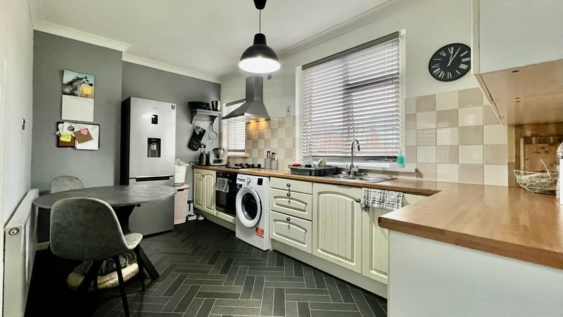 Property photo 3 of 12 Photo 8