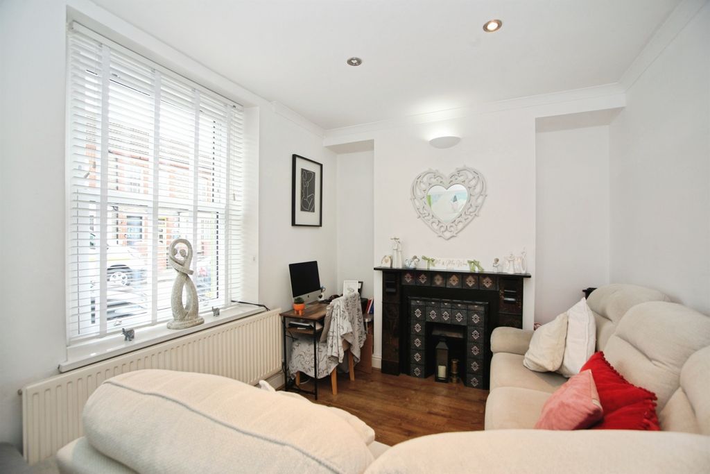 Property photo 3 of 17