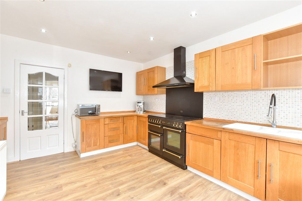 Property photo 3 of 14 Kitchen