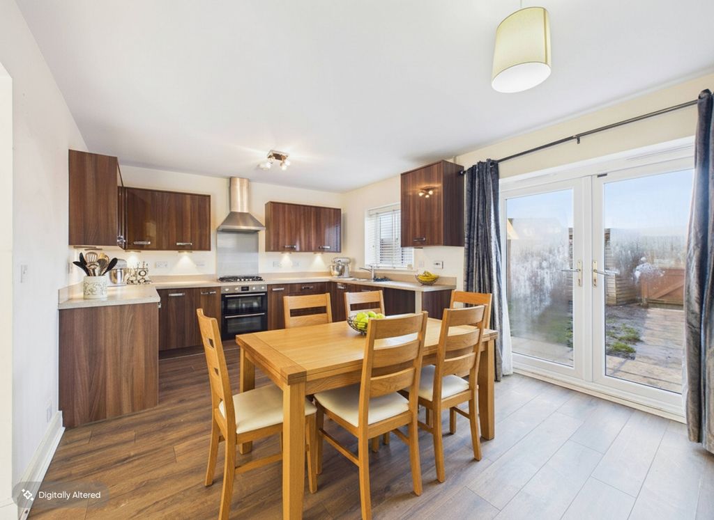 Property photo 3 of 28 Photo 9