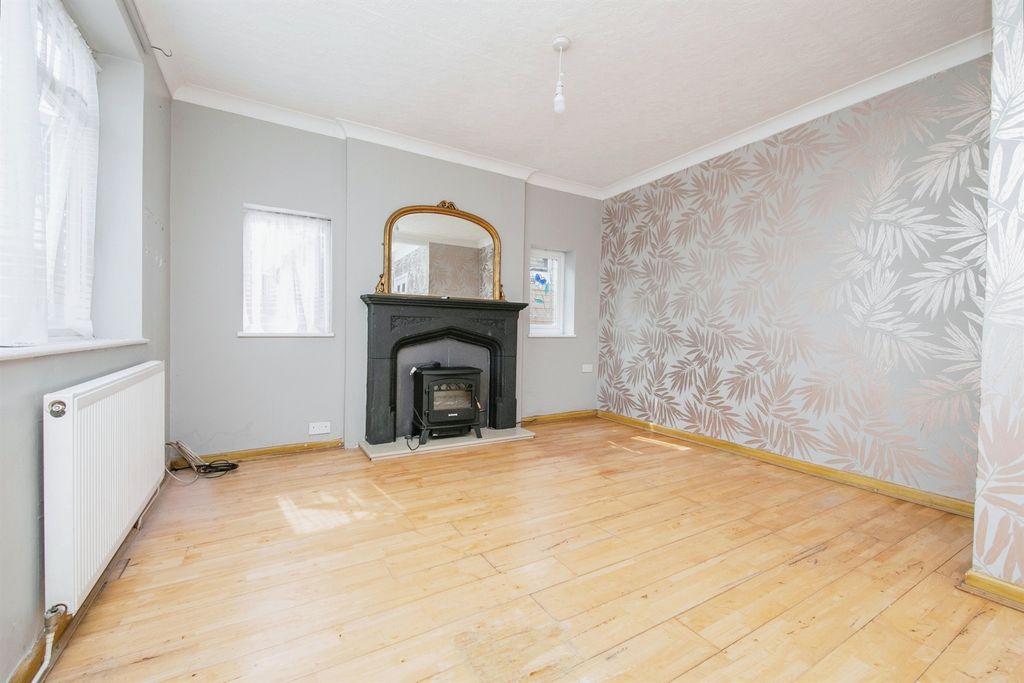 Property photo 2 of 14