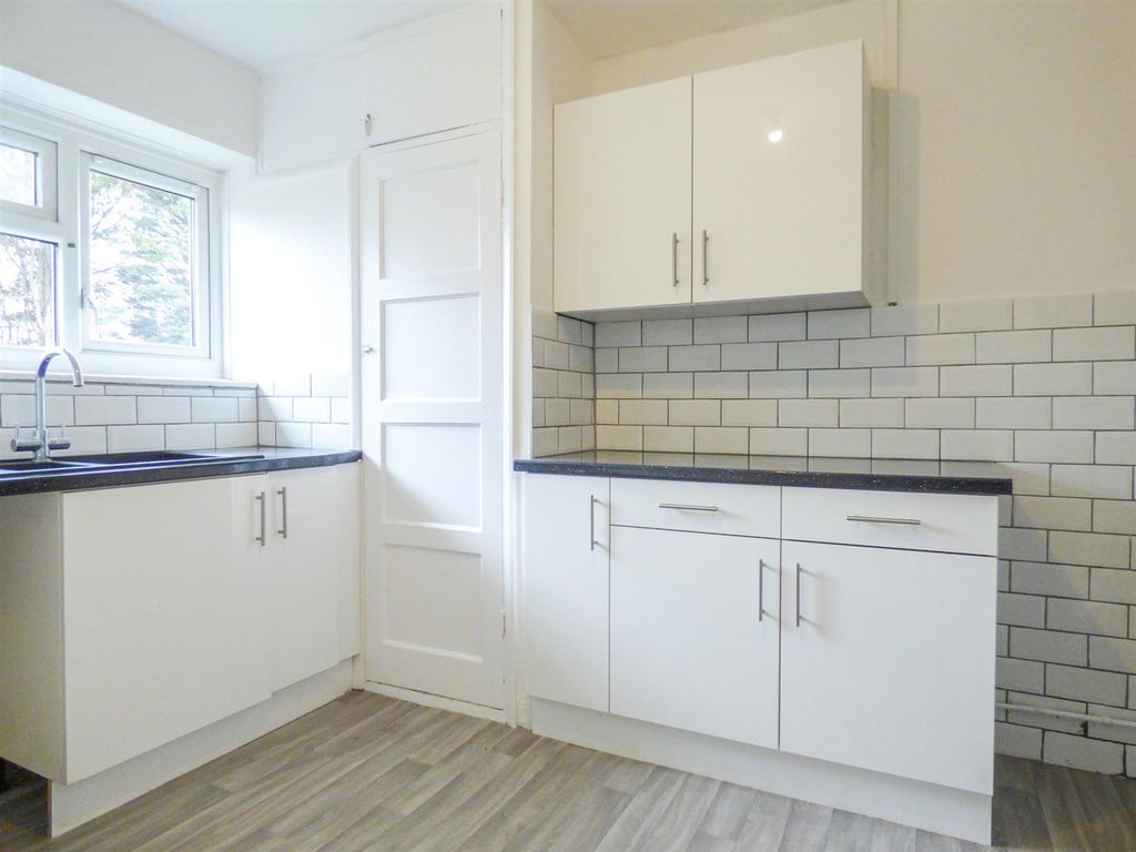 Property photo 3 of 8 P1100634.Jpg