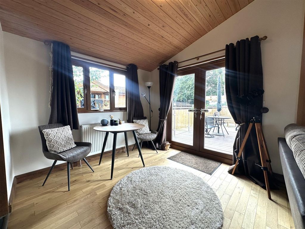 Property photo 3 of 29 5.Jpeg