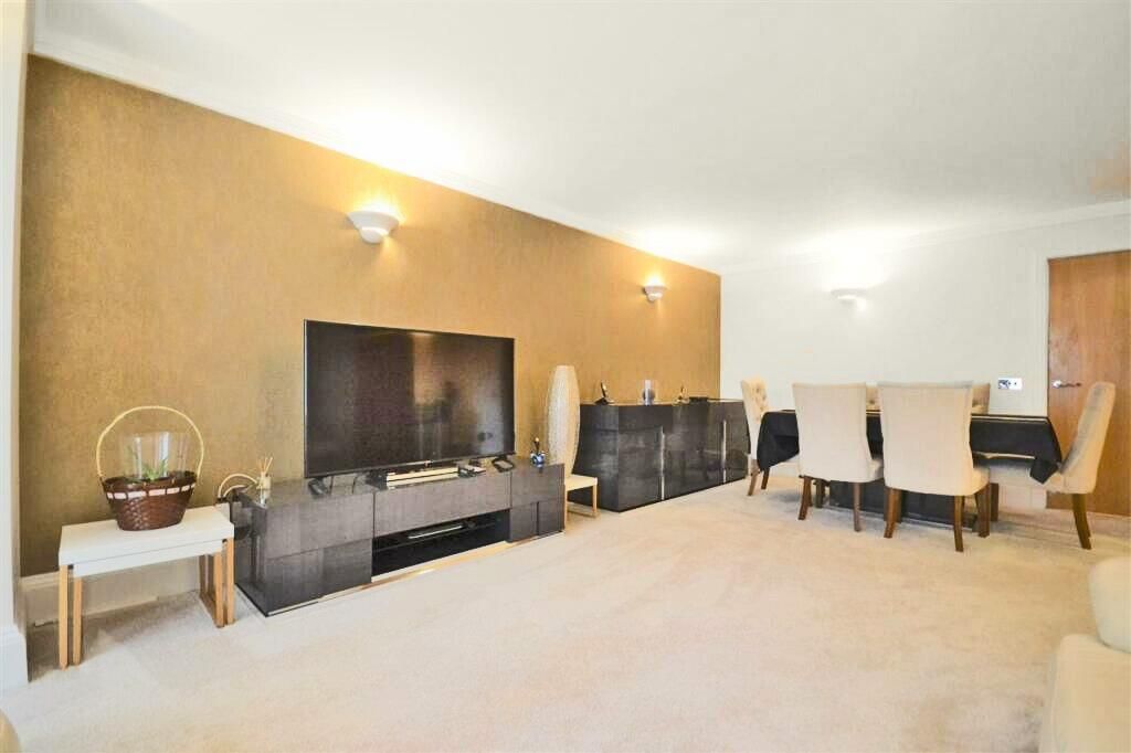 Property photo 3 of 19 Chasewood Park, Sudbury Hill, Harrow, Ha1 P2