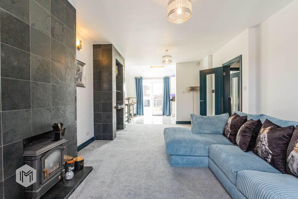 Property photo 2 of 27 Picture No. 14