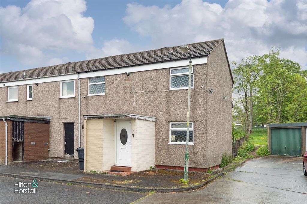 Property photo 1 of 10 Hollins Road