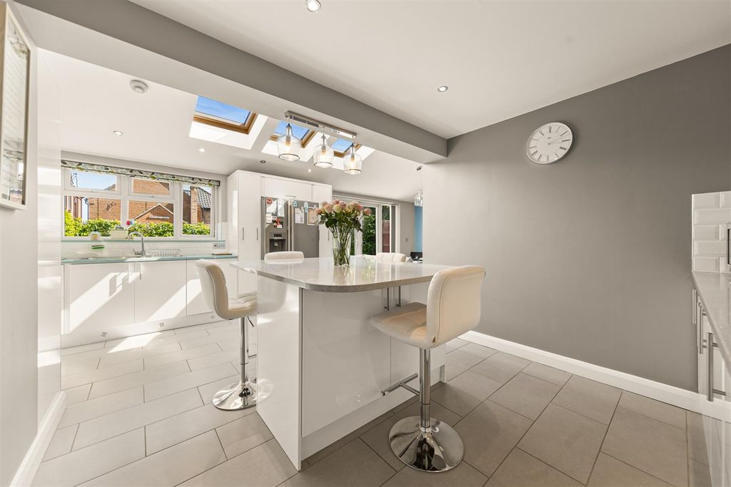 Property photo 2 of 32 18Chatsworthweb14.Jpg