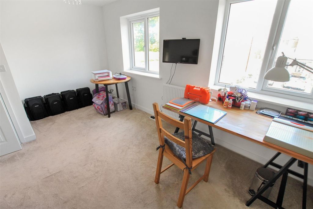 Property photo 2 of 10 Bedroom One (2).Jpg