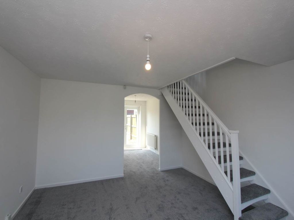 Property photo 3 of 11 Lounge