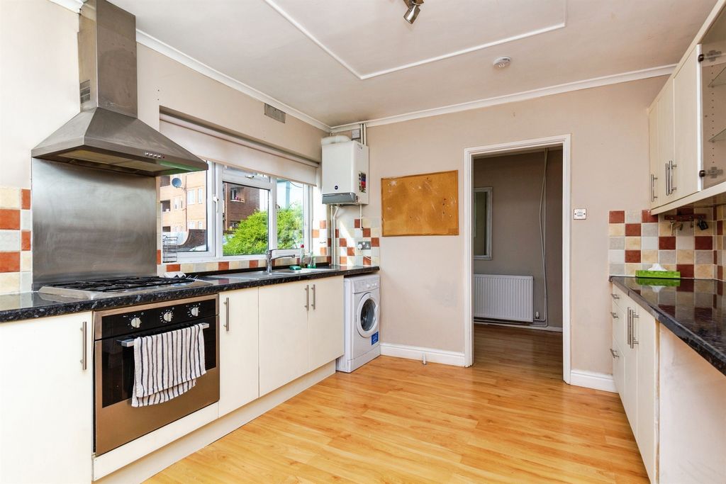Property photo 3 of 16