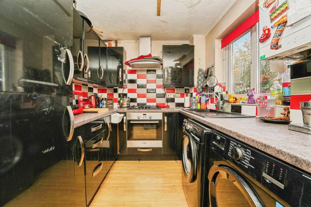 Property photo 2 of 10 Kitchen