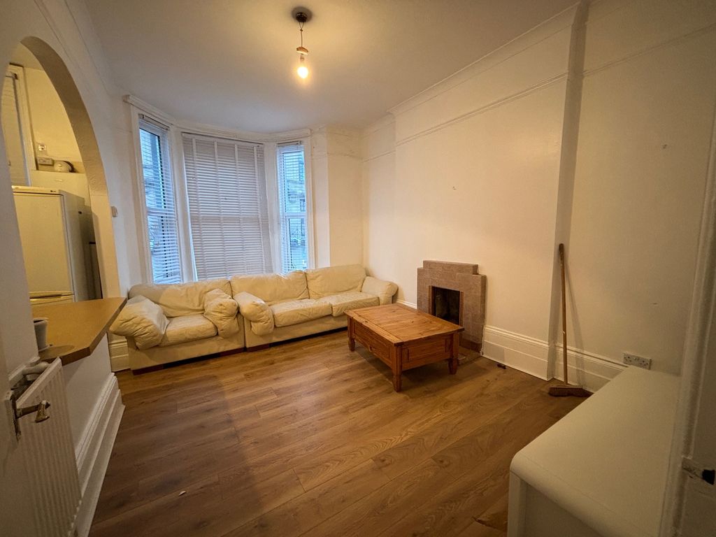 Property photo 3 of 7 Living Room