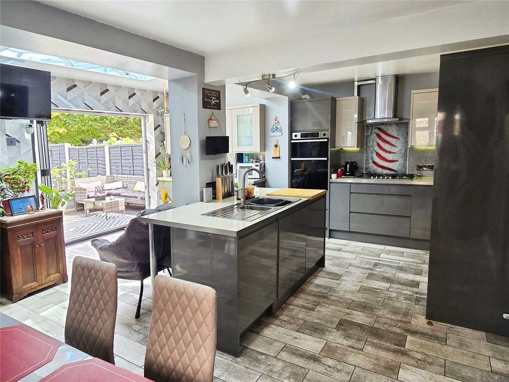 Property photo 1 of 23 Dining Kitchen