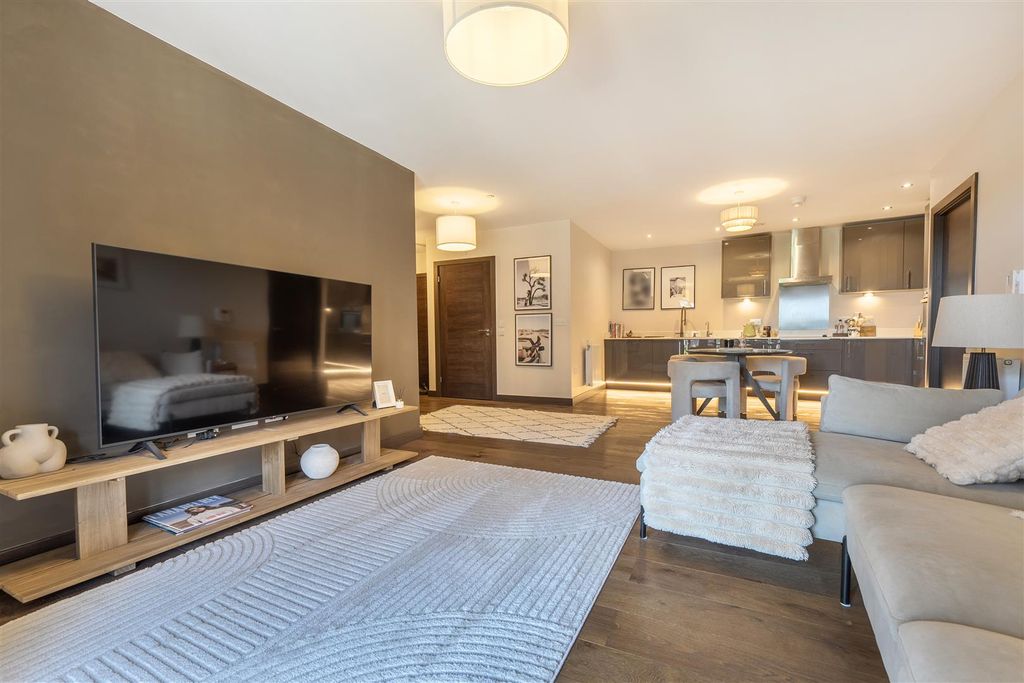 2 bed flat for saleRosalind Drive, Maidstone ME14