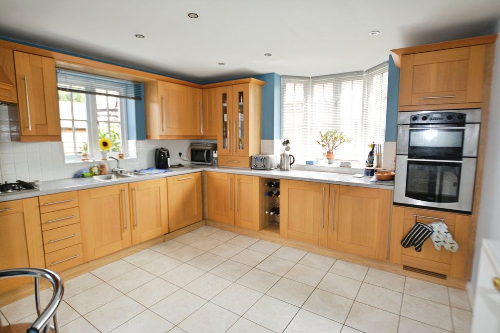 Property photo 3 of 17 Breakfast Kitchen