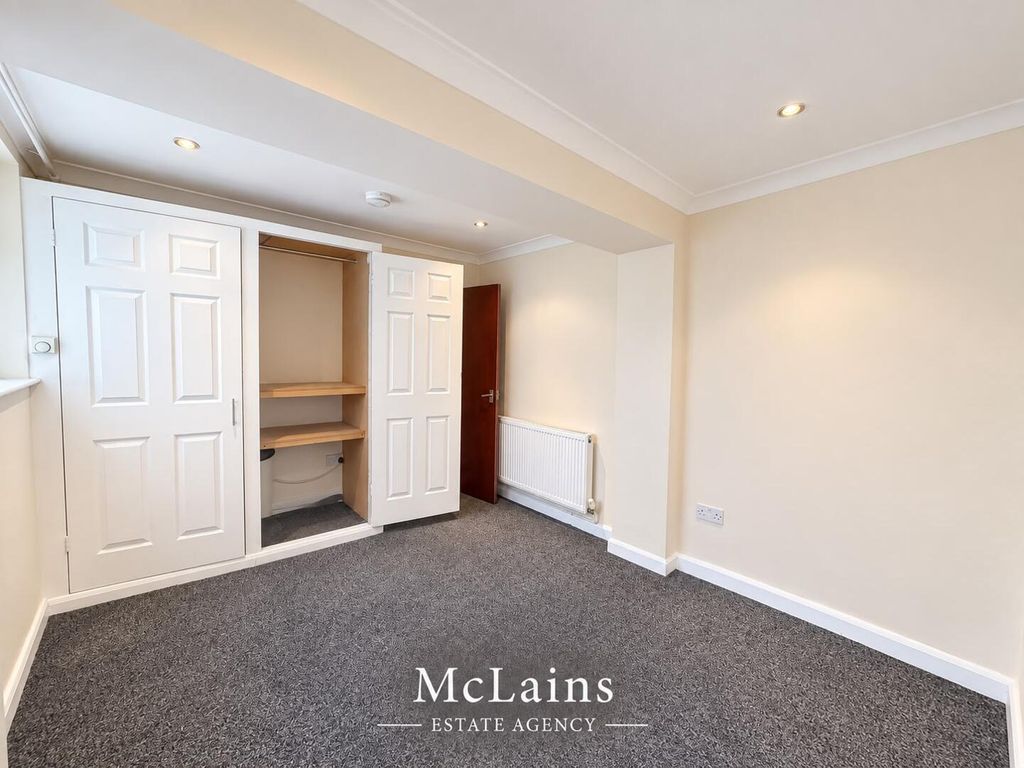 Property photo 2 of 6 Bedroom