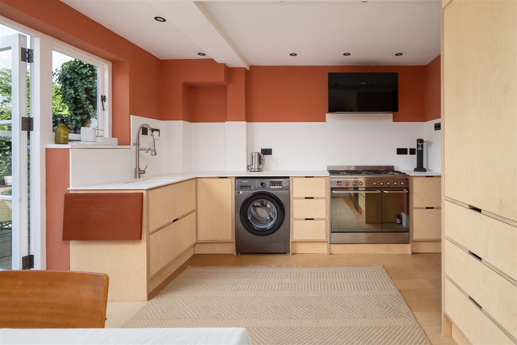 Property photo 2 of 19 Borstal Hill, Whitstable