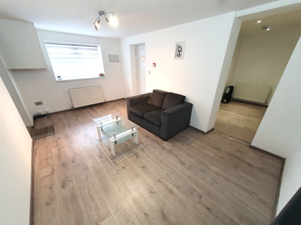 Property photo 1 of 8 50 Henderson Avenue, Flat 3, Scunthorpe, Dn15 7Rx