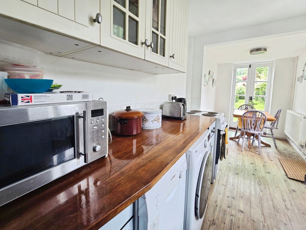 Property photo 3 of 17 Kitchen