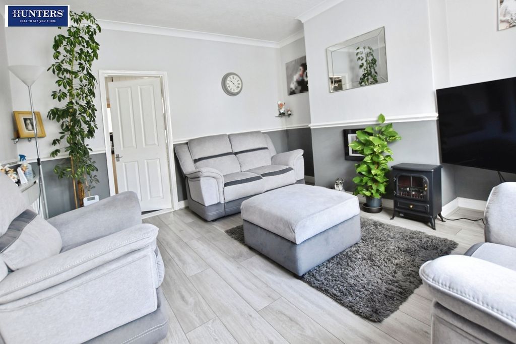 Property photo 2 of 19 Lounge