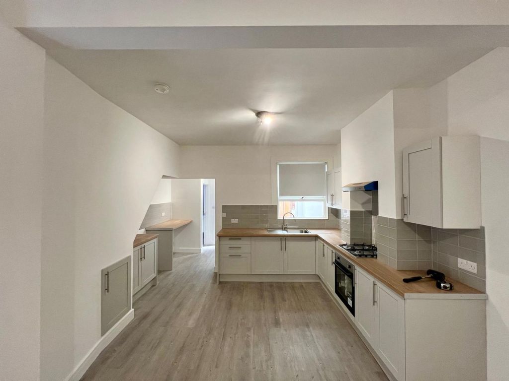 Property photo 2 of 16 4588722