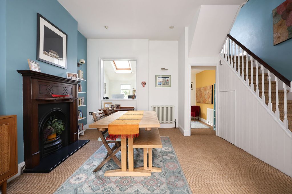 Property photo 3 of 28