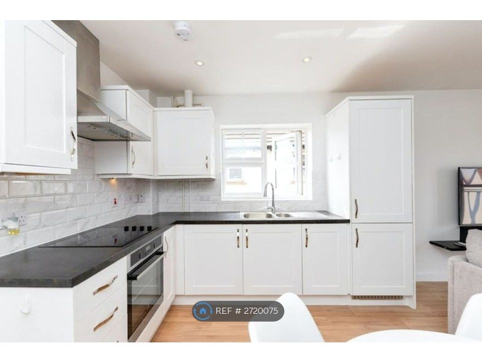 Property photo 3 of 15 Kitchen